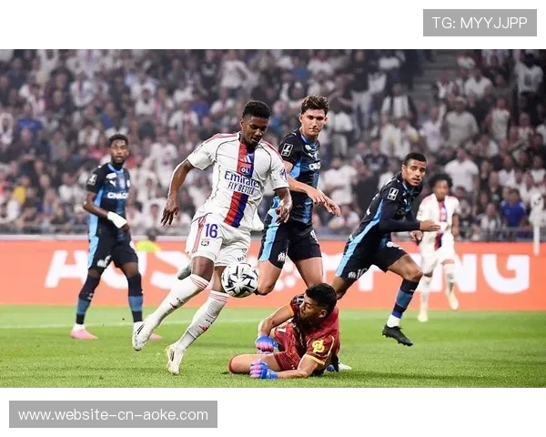 巴黎圣日耳曼全场5球横扫马赛，门柱四度成为配角